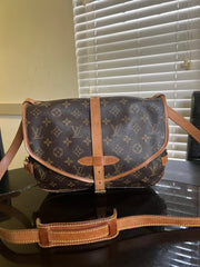 LOUIS VUITTON PreOwned Shoulder Bag SaumurMM Monogram canvas Brown Women